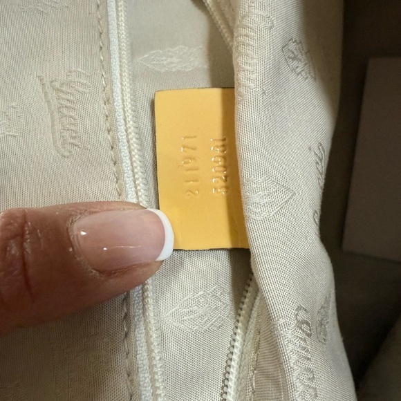 Gucci Beige and Yellow Signature Tote - CERTIFIED AUTHENTIC by Dr Runway - Picture 7 of 9
